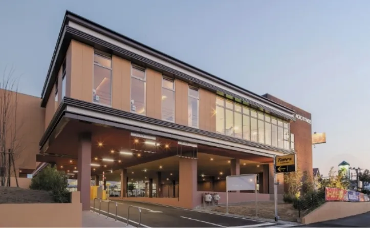 大型駐車場 完備!(5時間まで無料)